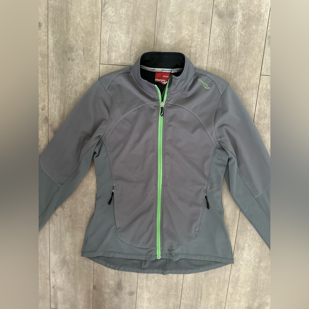 Saucony Women’s Grey Lime Green Zip Running Athletic Jacket sz medium